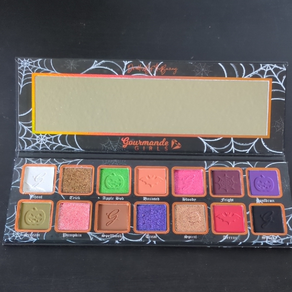 Spooked eyeshadow palette